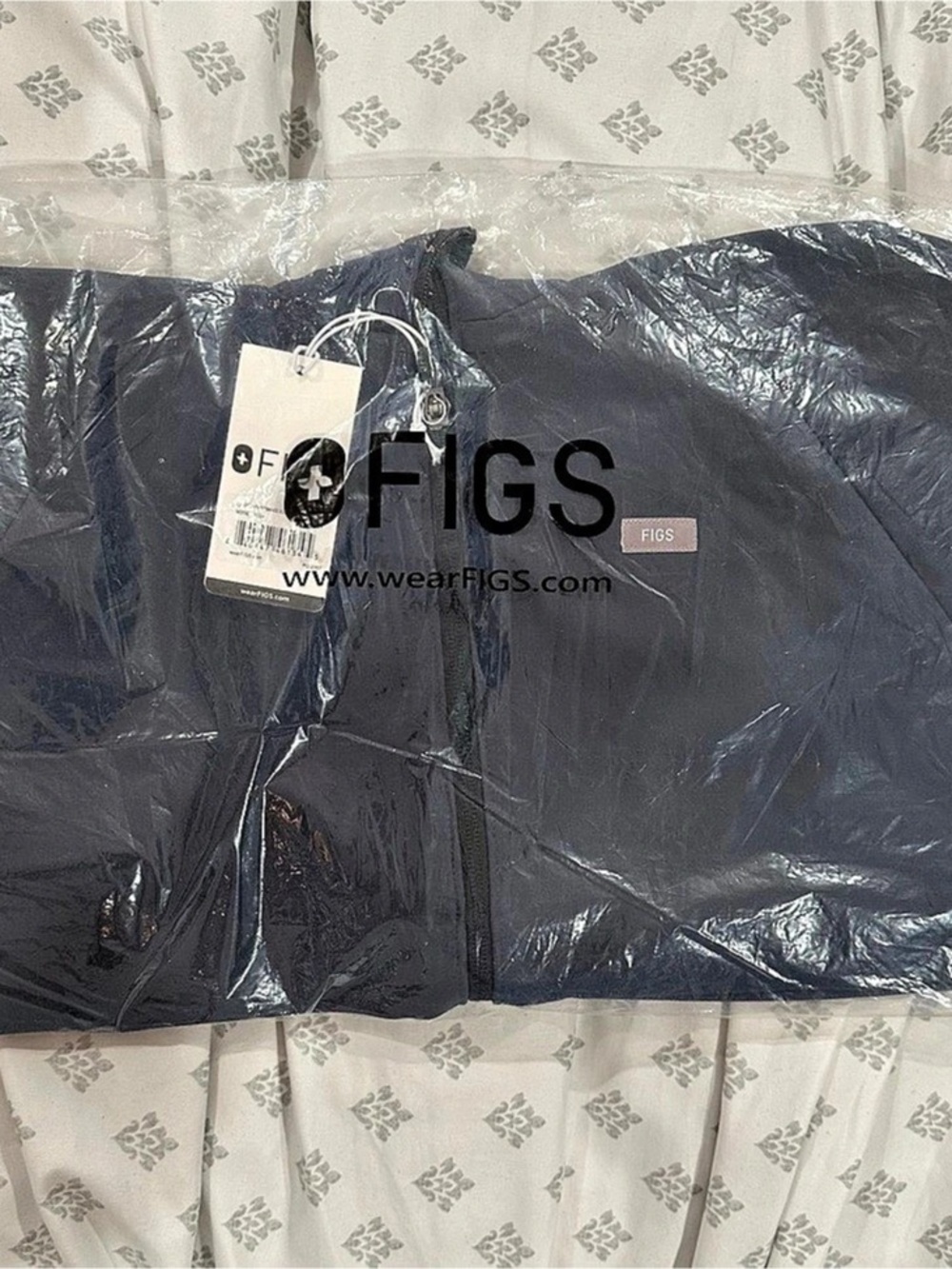 FIGS Sydney Performance Scrub Jacket NWT